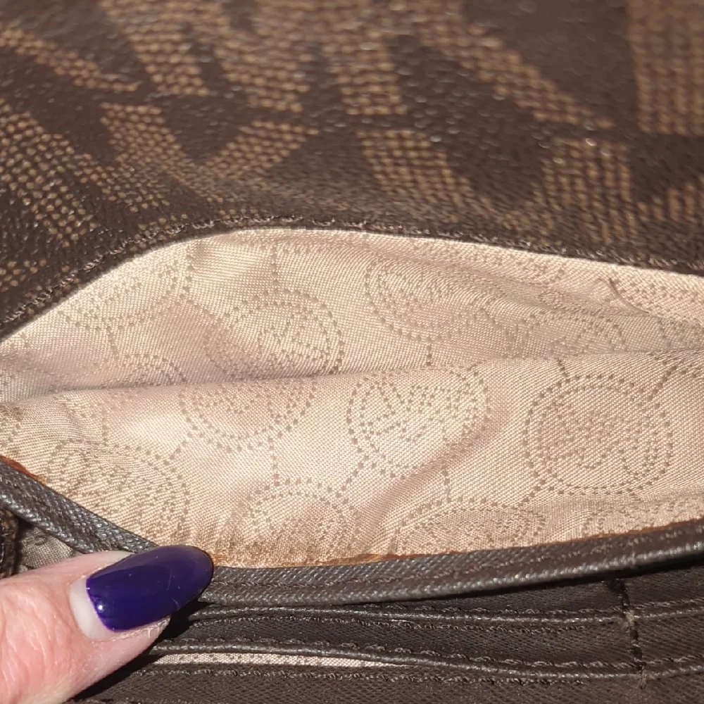 MICHAEL KORS Brown and Small Tan Wallet/Bag*